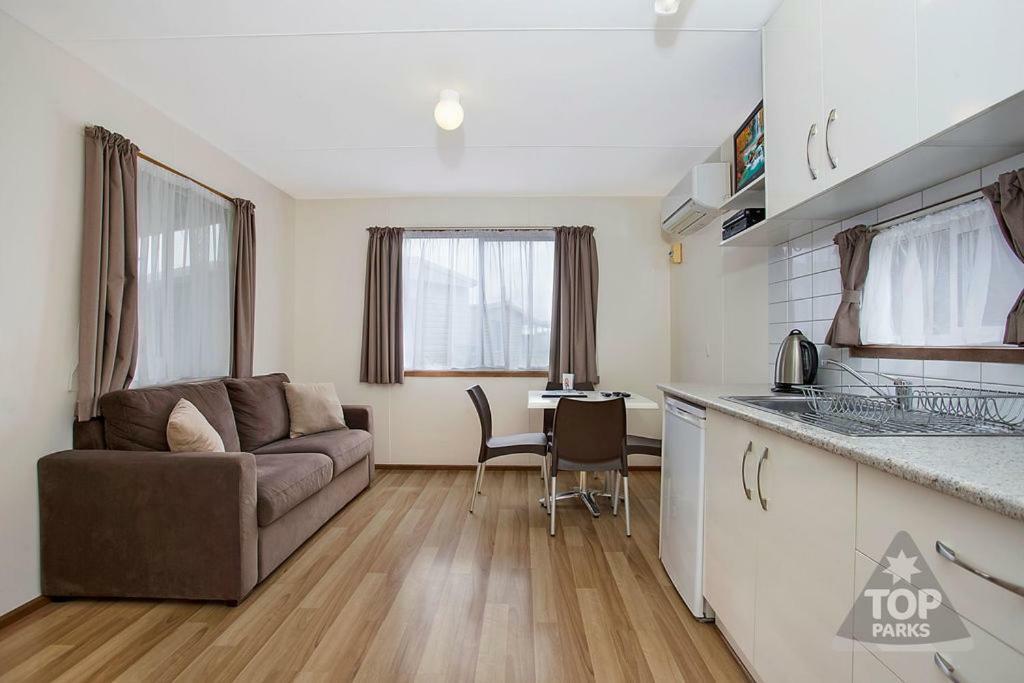 Hotel Great Ocean Road Tourist Park Peterborough Esterno foto